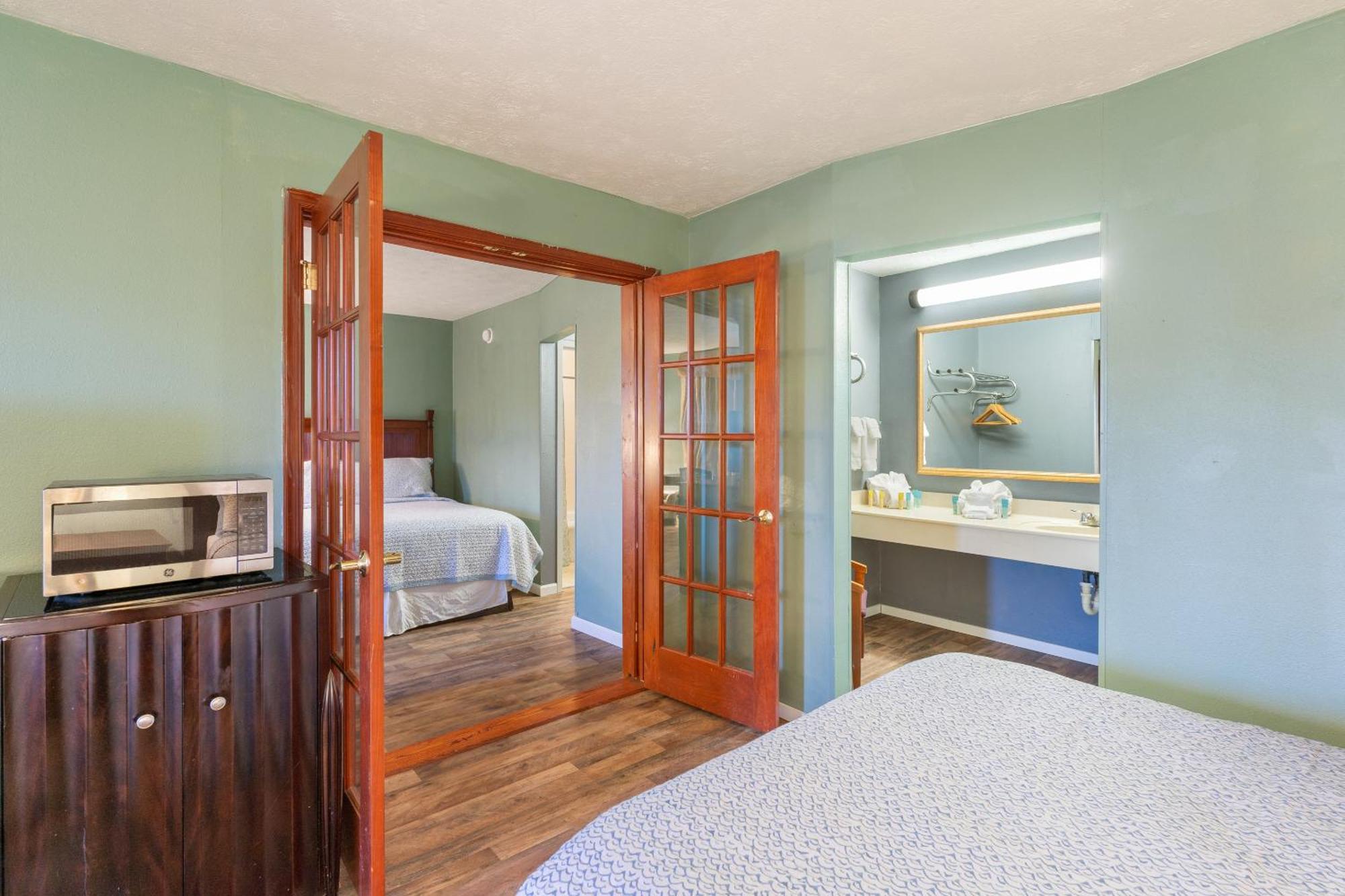 Williamsburg Suites Экстерьер фото